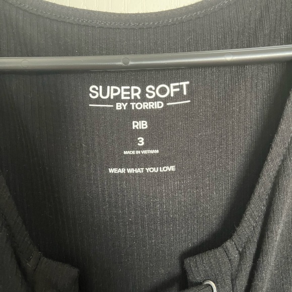 Torrid NWT super soft ribbed sleeveless shirt. Black. 3X - Picture 7 of 7